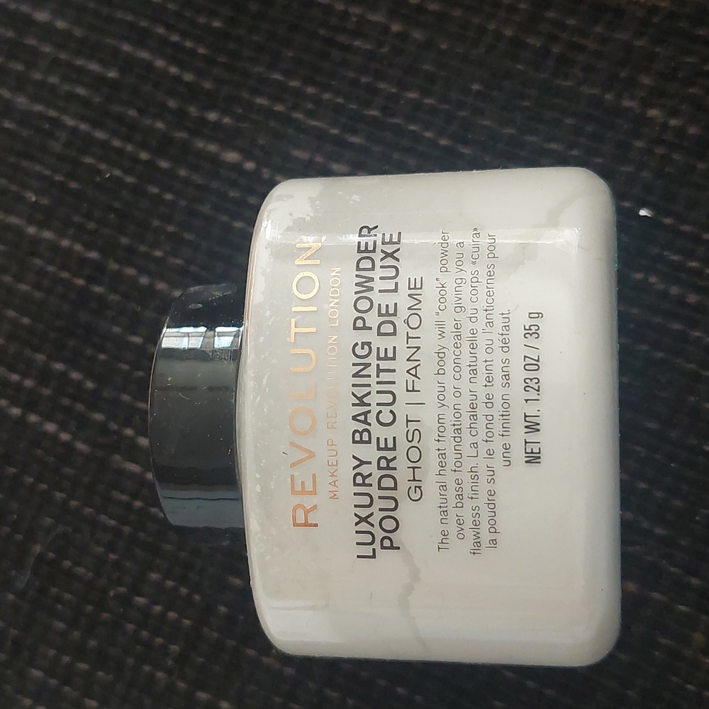 New rmakeup‎ evolution baking powder Ghost